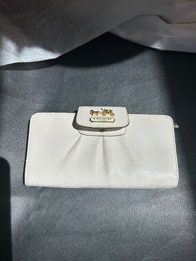 Coach Retail Ivory Leather Horse & Carriage Long Wallet Checkbook Organizer